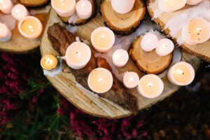 Die Hochzeitskerze spricht Rituale in der freien Trauung