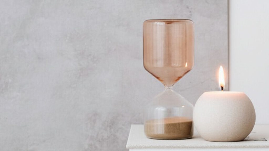 Sanduhr Ritual bei einer freien Trauung als Symbol für gemeinsame Zeit und Verbundenheit