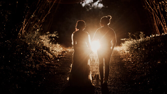 Ablauf freie Trauung Brautkleid Sonnenuntergang