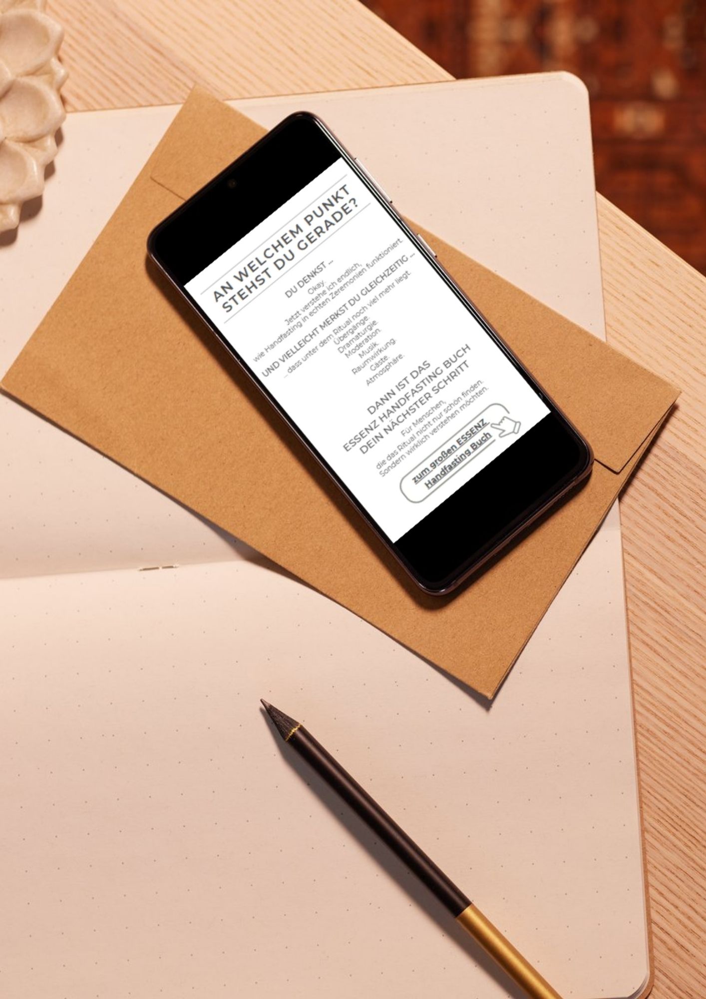 Handfasting eBook auf einem Smartphone mit Ablaufideen für freie Trauungen