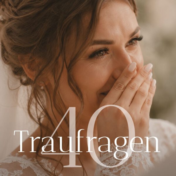 Titelseite des Workbooks "40 Traufragen, die wirklich nach euch klingen" mit lachender Braut