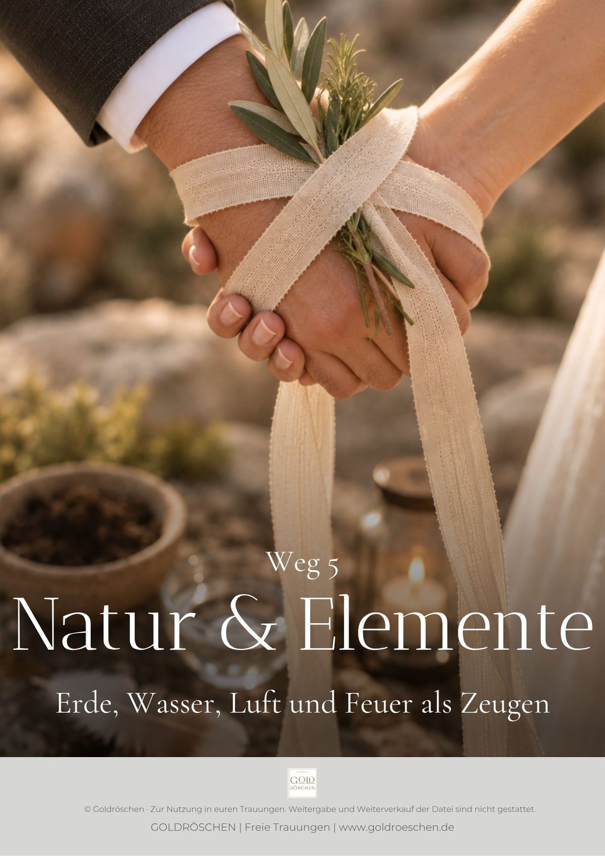 Hände eines Brautpaars mit Leinenband, Olivenzweig und Rosmarin, davor Erde, Wasser und eine Kerze